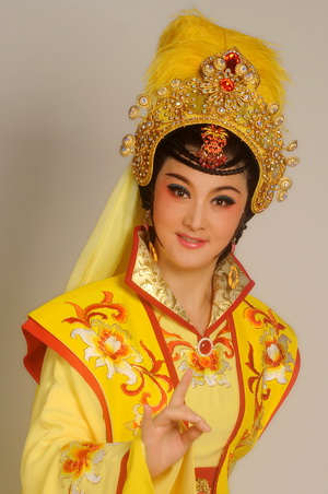 西萨王妃：邹美英