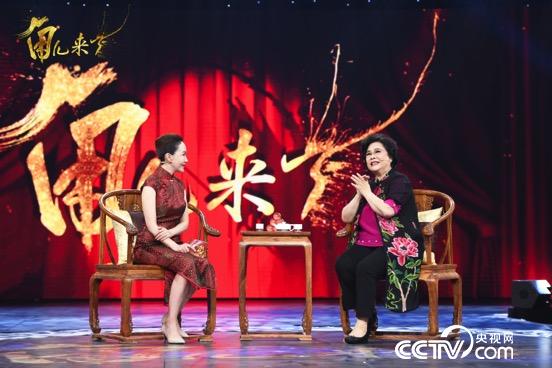 主持人董艺与刘玉玲