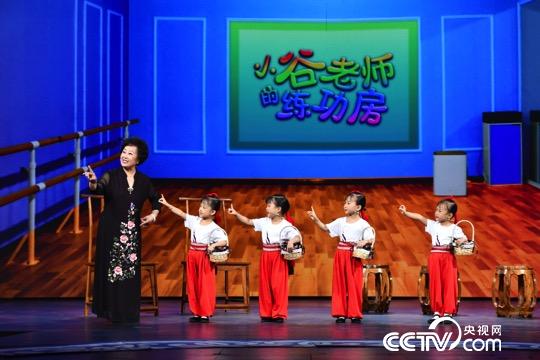 谷文月现场教学“萌娃团”