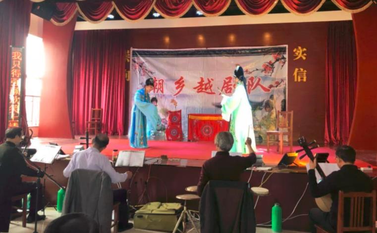 褚石村开展越剧专场演出